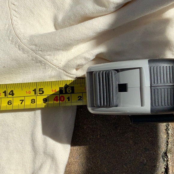 ANN TAYLOR SILK BLEND CREAM TOP, SIZE SMALL. - Picture 6 of 8